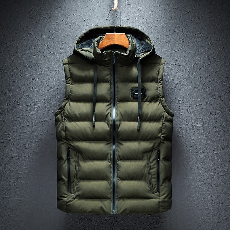 Casual herrevest med hette, detaljert mønster. En moderne polyestervest for kjøligere dager.
