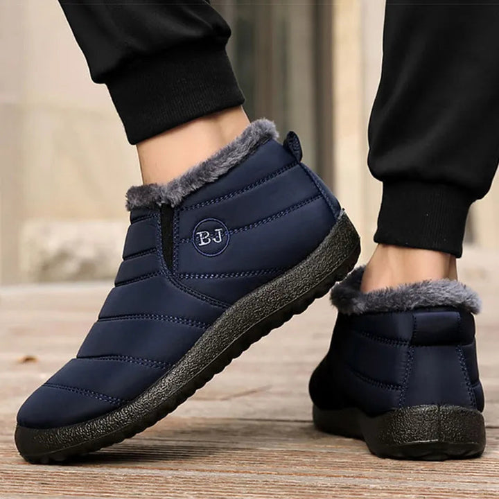 Komfortable herre vinter slip-ons med myk fleeceforing. Perfekt for utendørs bruk i snø med god gripesåle.