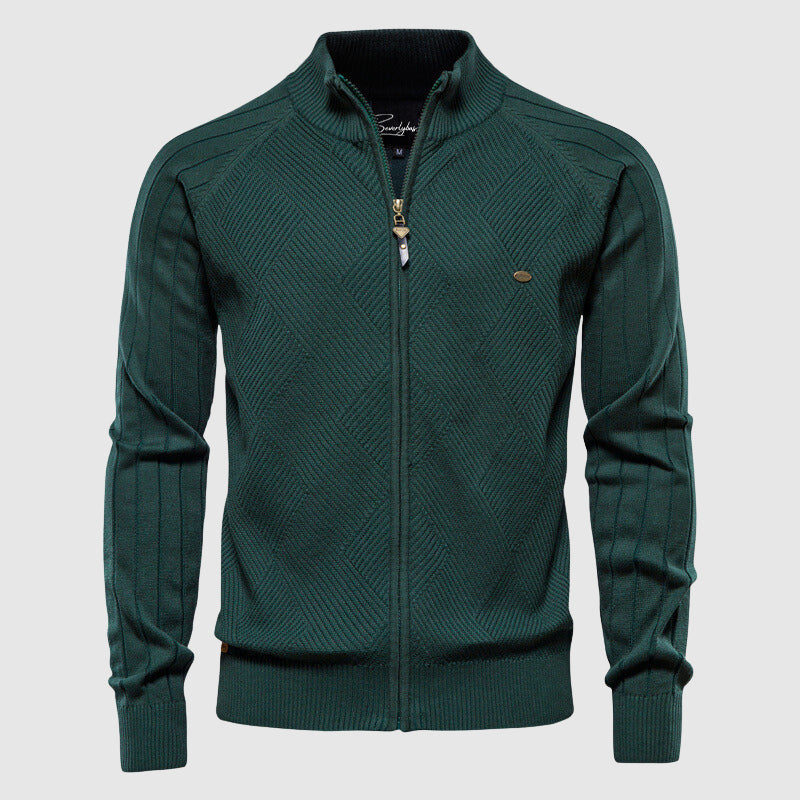 Komfortabel herre cardigan med glidelås og ribbestrikk. Allsidig plagg for lag-på-lag hele året.