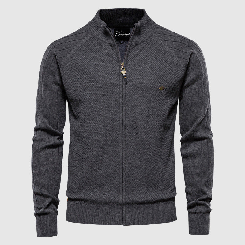 Elegant herre zip-up cardigan i myk ribbestrikk. Perfekt for både hverdag og avslappede anledninger.