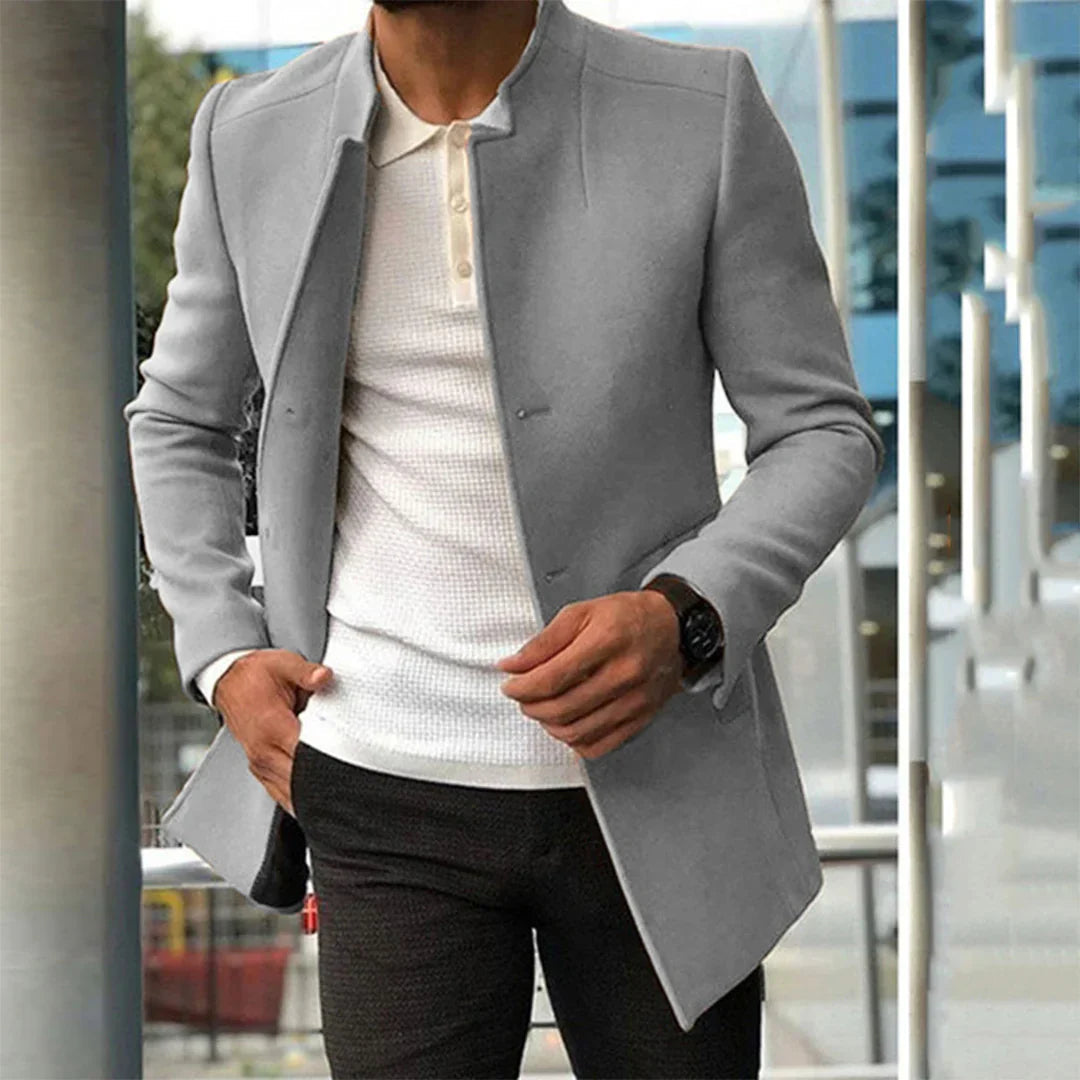 Elegant grå herrefrakk for menn, perfekt som varm vinterfrakk og tidløst yttertøy for alle anledninger.