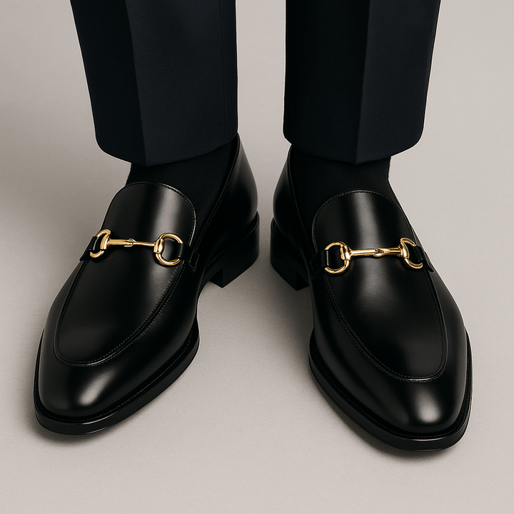 Brune herreloafers i klassisk design med komfortabel passform, ideelle som elegante pensko for formelle anledninger.