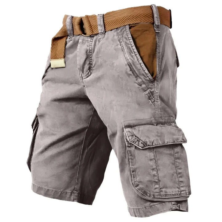 Sideprofil av herre cargo shorts, viser store sidelommer, løs passform, egnet for casual herremote.