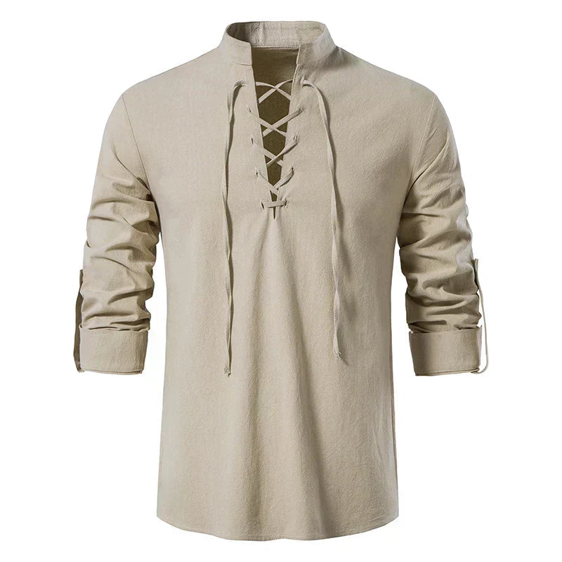 Trendy ensfarget herreskjorte i moderne design. Enkel å kombinere for en stilren og komfortabel sommerlook.
