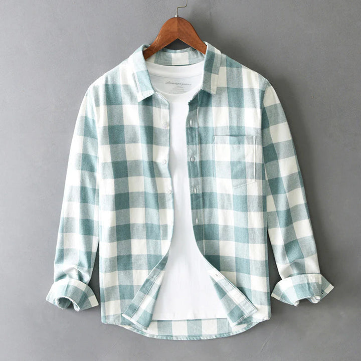 Elegant rutete herreskjorte med knapper, perfekt for en smartcasual look. Egnet for kaldere vær.