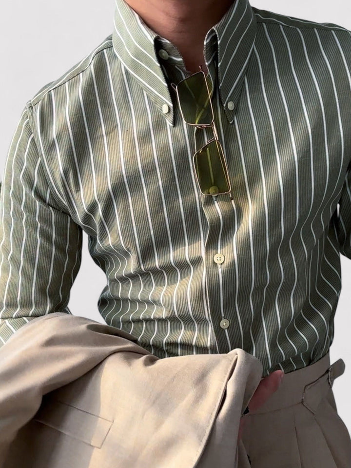 Grønn herreskjorte slim fit, stripete design. Ideell som business skjorte eller formell anledning.