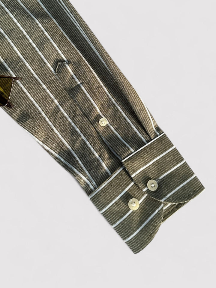 Komfortabel herreskjorte slim fit med elegant stripete mønster. Passer til både jobb og fritid.