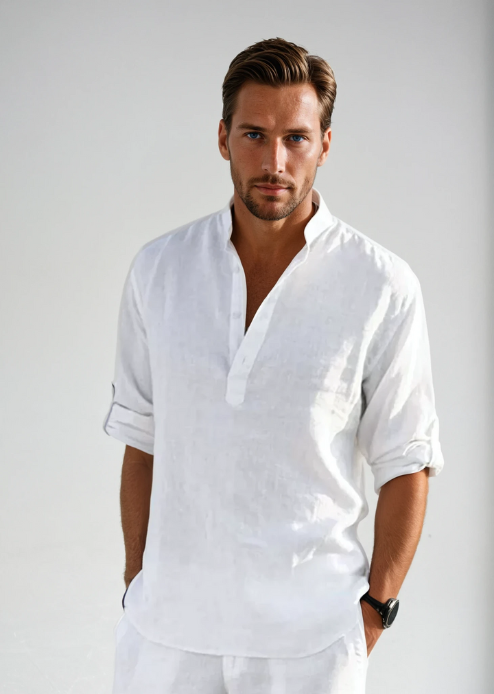 Elegant svart button-up herreskjorte i tidløs stil. Pustende og lettvekt for optimal sommerkomfort.