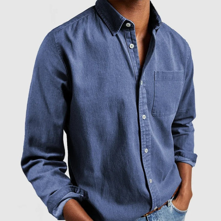 Hverdag og fest: Elegant herreskjorte med jakkekrage, komfortabelt design for menns stil.