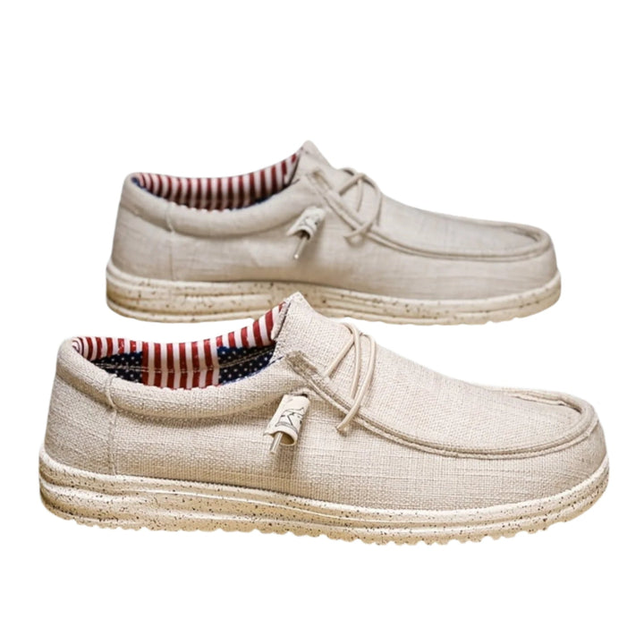 Beige herremokkasiner med sporty design. Komfortable og lette hverdagssko, perfekte for vår og sommer.
