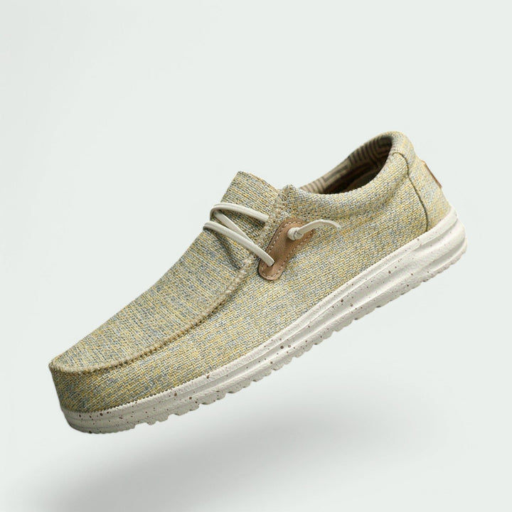 Lette beige herremokkasiner, komfortable til hverdagsbruk. Perfekte som vårsko og fritidssko for menn.