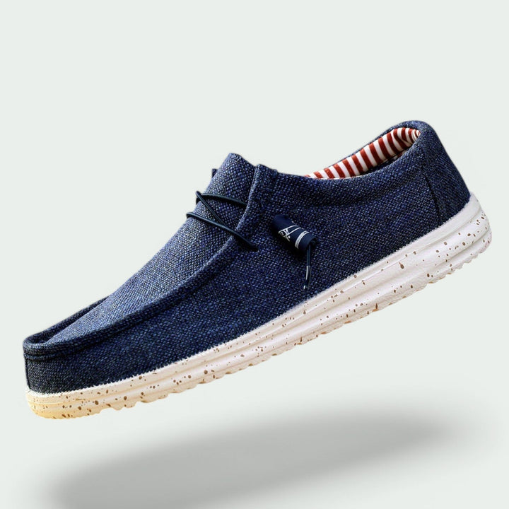 Sporty mørkblå herremokkasiner. Komfortable og lette casual sko, ideelle for avslappet stil hele dagen.