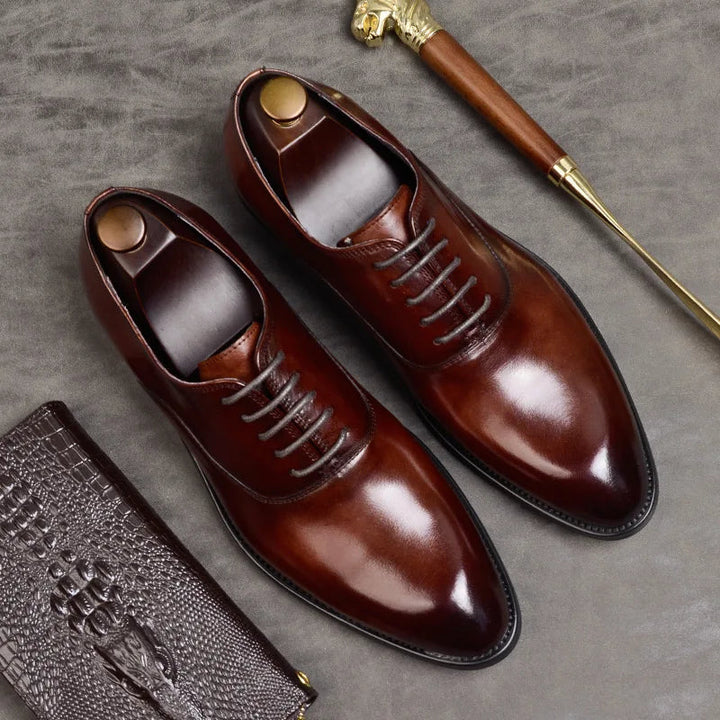 Formelle Oxford dressko for menn i svart skinn, ideelle for businessmøter og elegante begivenheter.