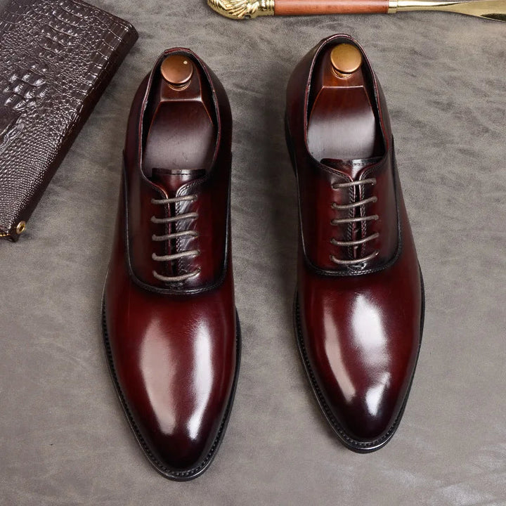 Elegante brune Oxford herresko med snøring, perfekte for en sofistikert stil til bryllup og fest.