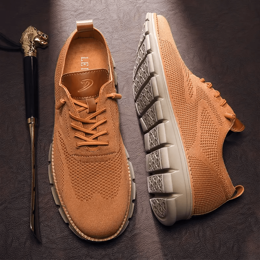 Menn i allsidige sneakers, viser passform og komfort. Stilige snøresko for trendy menn.