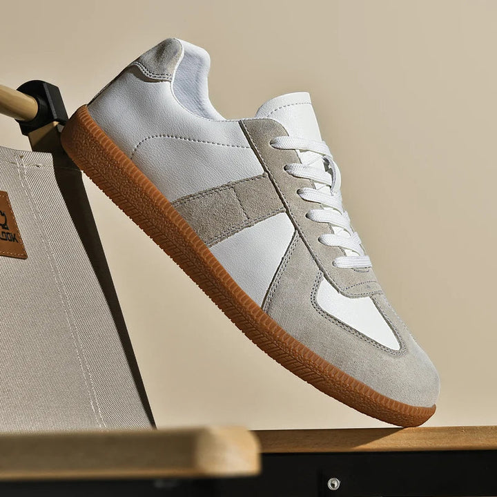 Rene hvite herresneakers; klassisk, komfortabel og allsidig for menn.
