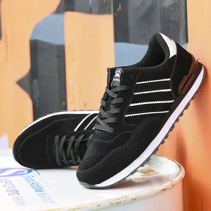 Elegante herresneakers i et moderne, minimalistisk design. Komfortable og stilfulle sko for enhver anledning.