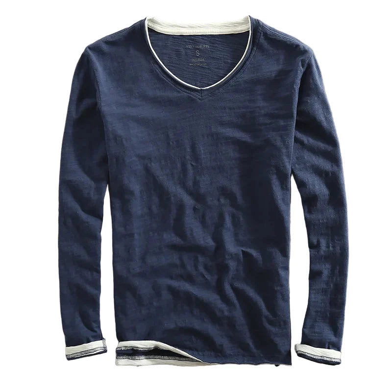 Hvit herre langermet t-skjorte i bomull med v-hals og vintage detaljer, casual stil.
