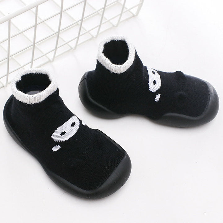Sklisikre første skritt sko for baby. Ergonomiske barnesko for sunn fotutvikling.