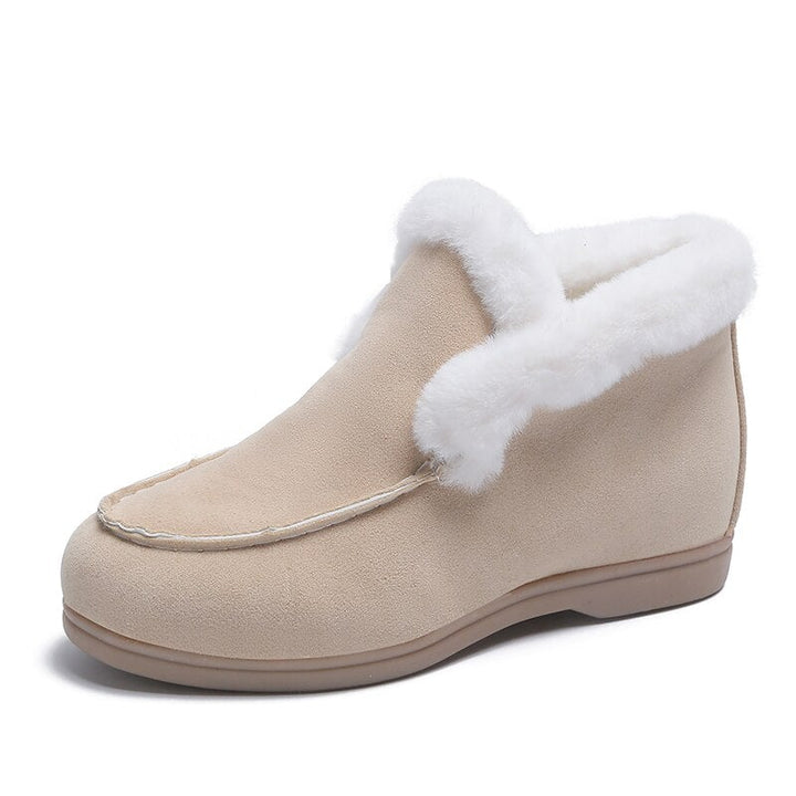 Beige damesko, myke og behagelige ankelstøvler. Sklisikker og egnet for vinter.