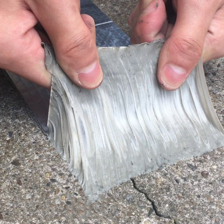 Vanntett aluminiumstape, perfekt for forsegling av lekkasjer. Gir holdbar, permanent reparasjon på rør og tak.