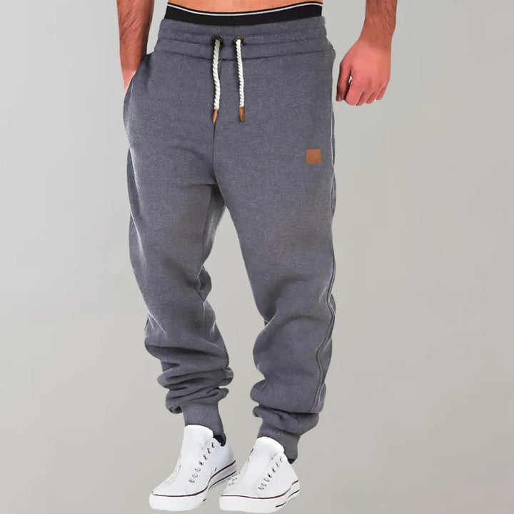 Bomullsjoggebukser for herre med elastisk midje. Optimal komfort for hjemmebruk, avslapning og fritid.