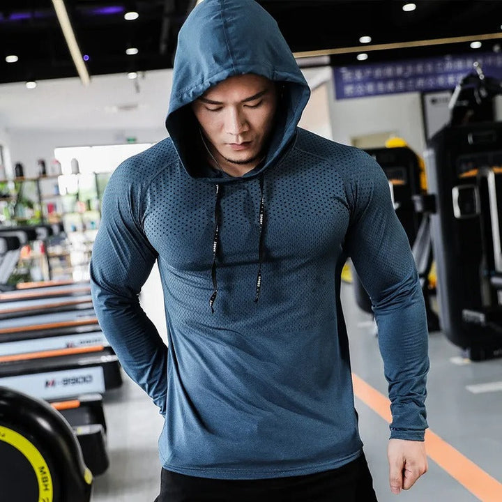 Sporty blå slim fit hettegenser for menn, ideell som treningstopp, gir god pusteevne og komfort.