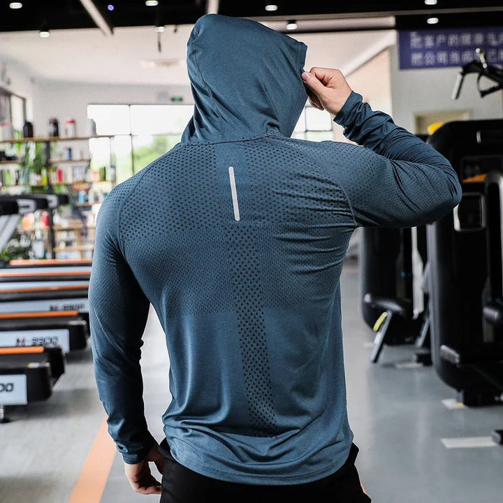 Moderne herre slim fit hoodie for en sporty og komfortabel hverdagsstil, perfekt til fritid.