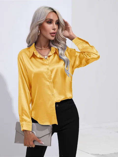Glansfull damebluse som festtopp, komfortabel og elegant for alle aldre.