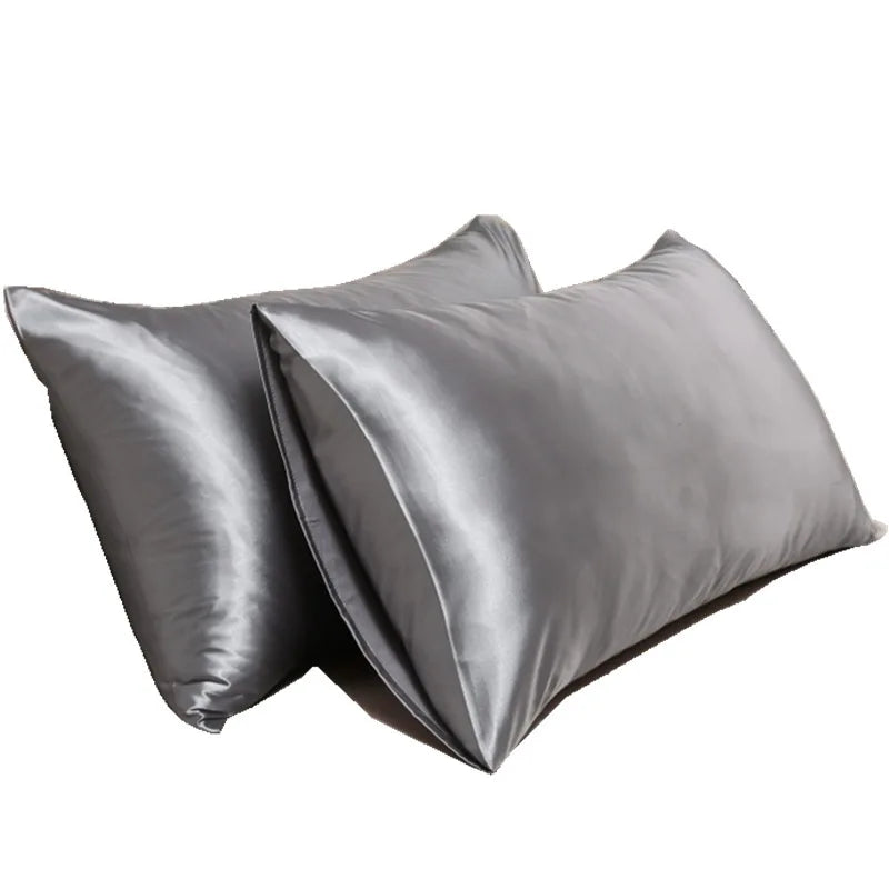 Unisex silke putetrekk i elegant design, perfekt for et moderne, luksuriøst soverom.
