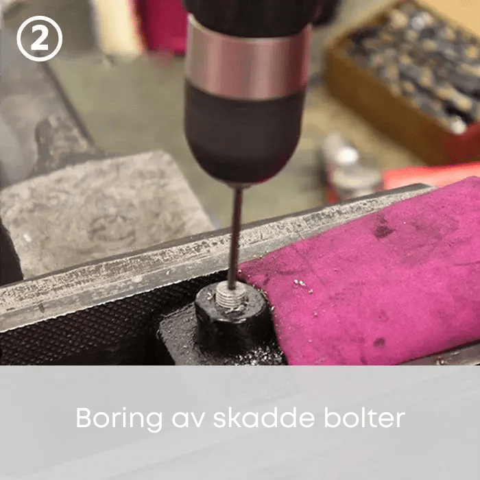 Boltutdragersett i bruk under bilreparasjon. Nødvendig mekanikerverktøy for utfordrende jobber.