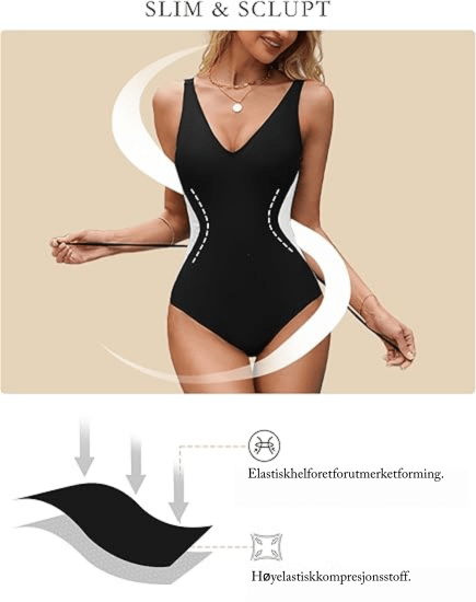 Dame nyter solen ved bassenget i sin elegante, svarte formende badedrakt, klar for strandliv.
