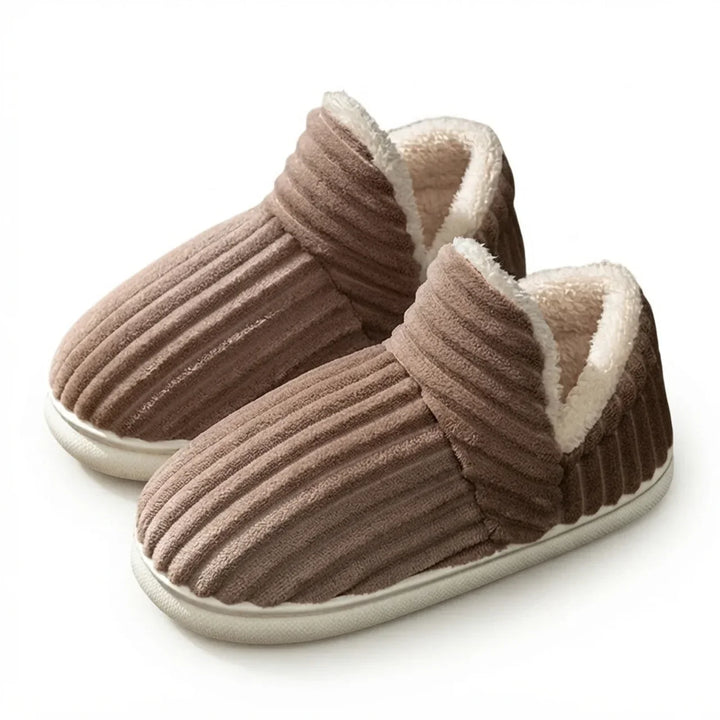 Unisex innetøfler med mykt flanellfôr og sklisikker såle for komfortabel hjemmebruk.