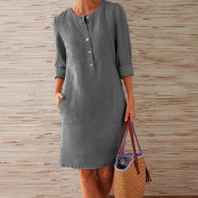 Allsidig dame midi kjole i lett stoff, perfekt for en avslappet sommerdag. Komfortabel og elegant hverdagskjole.