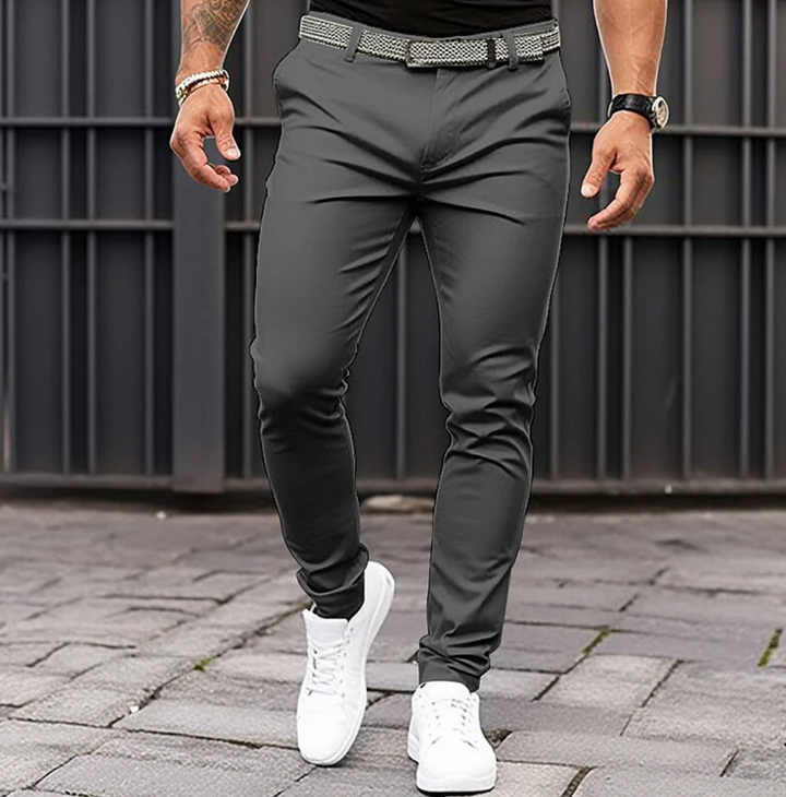 Grå herrebukser i bomullsblanding, perfekt for en casual og komfortabel stil. Allsidig hverdagsbukse for menn.