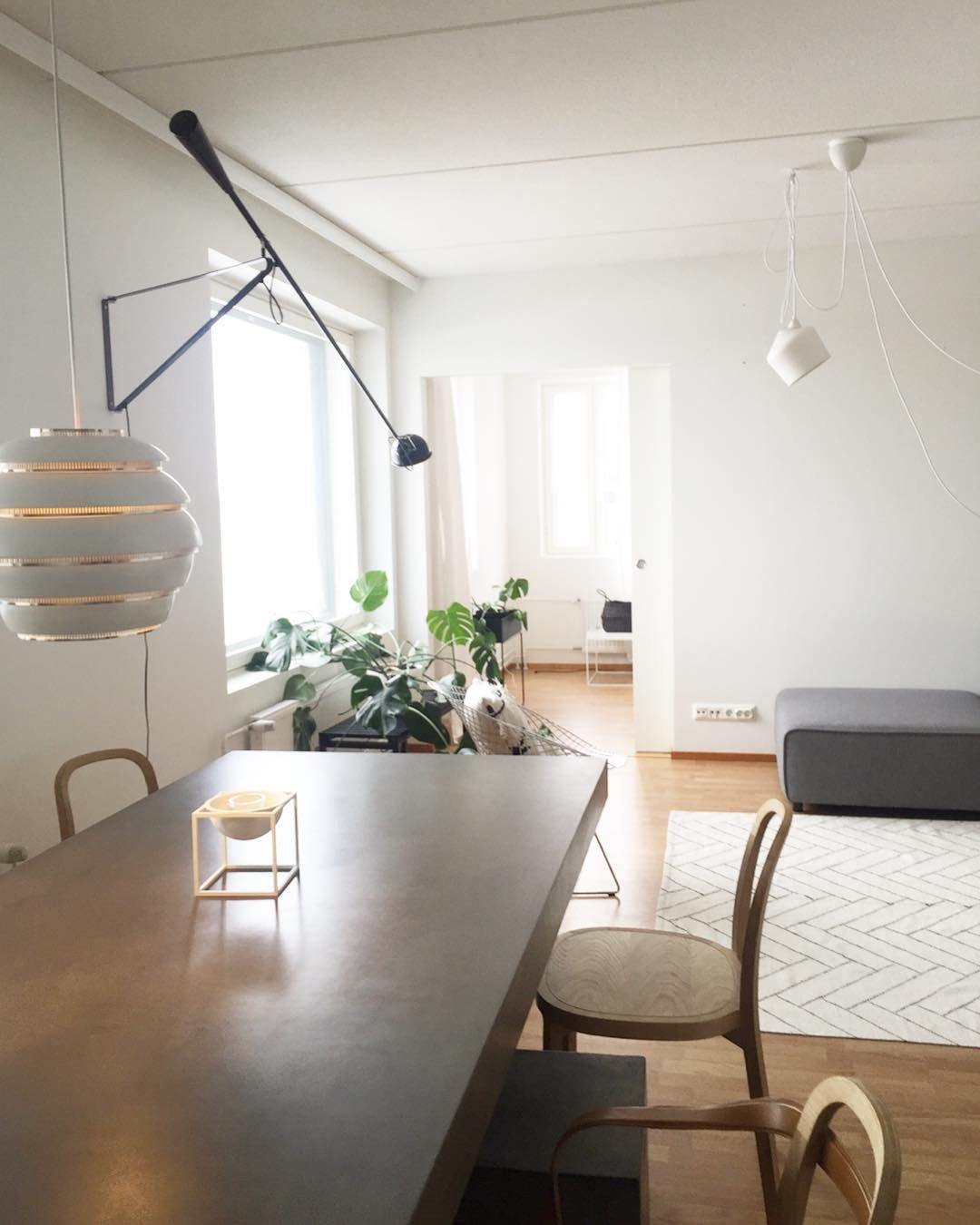 Hvit justerbar vegglampe 265. Funksjonelt arbeidslys og moderne kjøkkenlampe. Industriell stil.