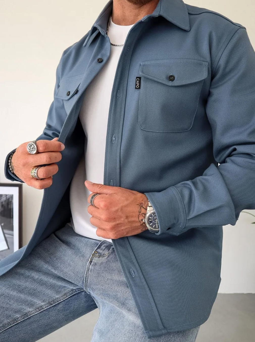 Elegant herreskjorte med moderne snitt, ideell for business og casual bruk. Komfortabel og langermet.