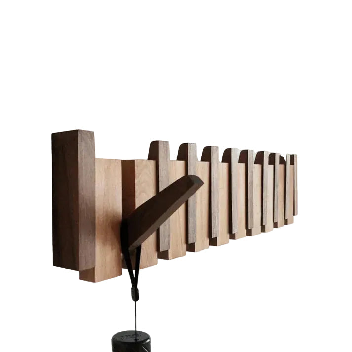 Elegant veggmontert klesstativ i tre med piano-design, ideelt for stilfull oppbevaring i entré og gang.