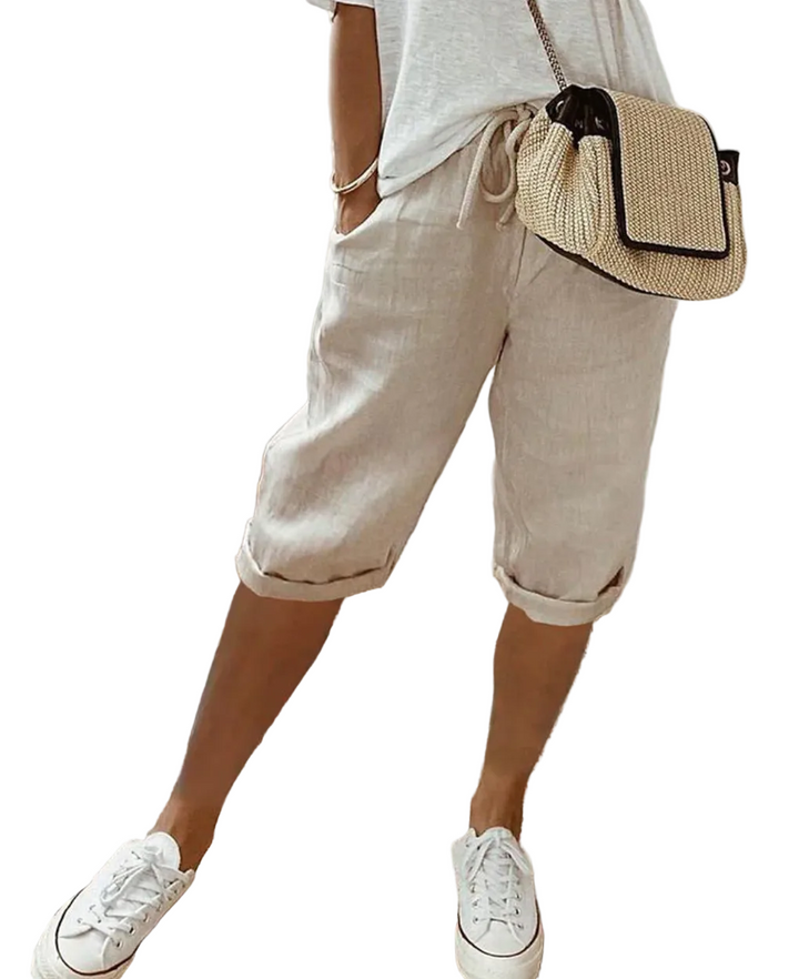 Knelange shorts for damer i uformell stil, perfekt sommershorts for komfort og hverdagsbruk.