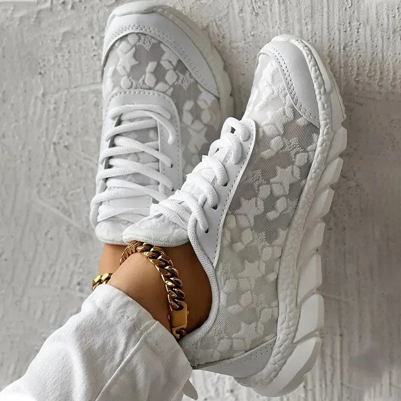 Unisex snøresko med sporty design, ideelle som komfortable hverdagssko og treningssko.