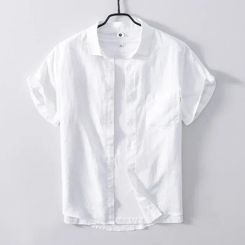 Grønn linblanding herreskjorte, pustende og lettvektig. Perfekt for en uformell sommerlook.