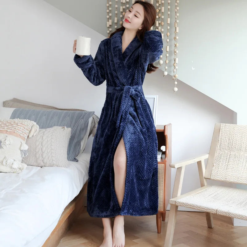 Komfortabel lang fleece badekåpe for kvinner, varm morgenkåpe og stilfullt loungewear.