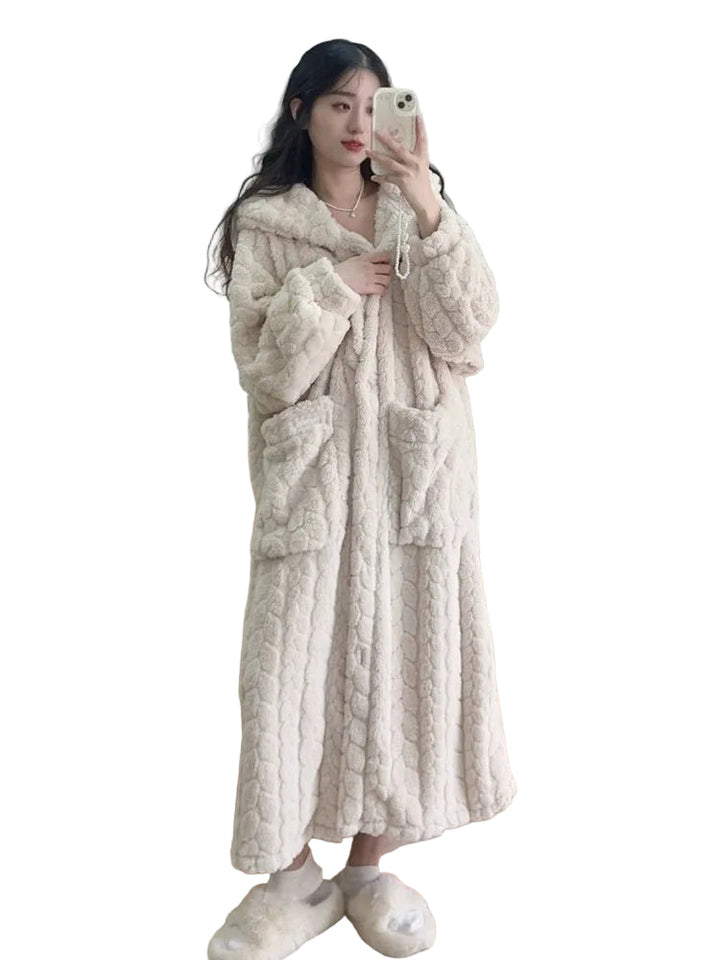 Damebadekåpe i myk, varm fleece. Perfekt morgenkåpe for komfortabel avslapning hjemme.