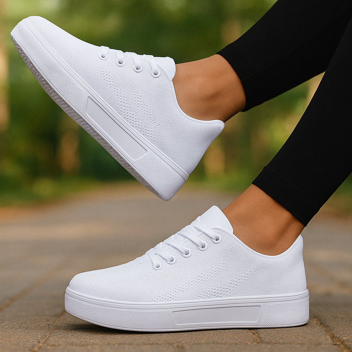 Svarte, lette kvinner baskets for daglig komfort og moderne stil, perfekte for sommer og fritidsaktiviteter.