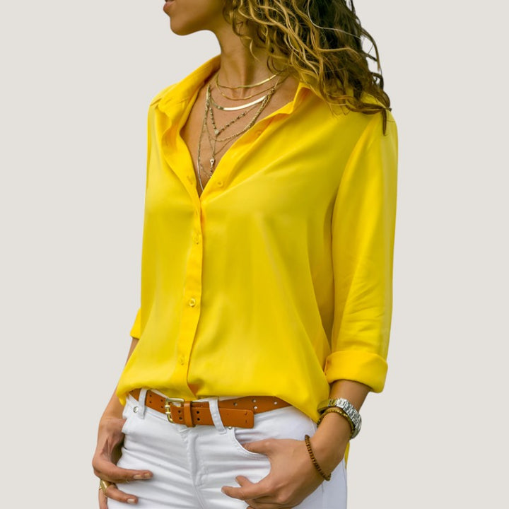 Komfortabel sommerbluse, lett og feminin. Perfekt for vår og sommer, allsidig stil.