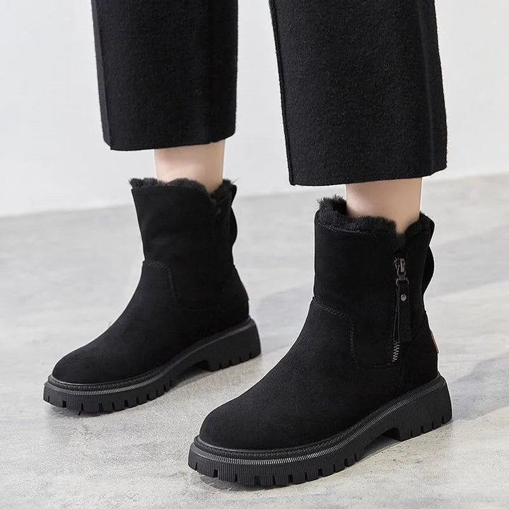 Chic kvinneboots i svart, med komfortabel passform og anti-skli såle. Ideell for daglig bruk.