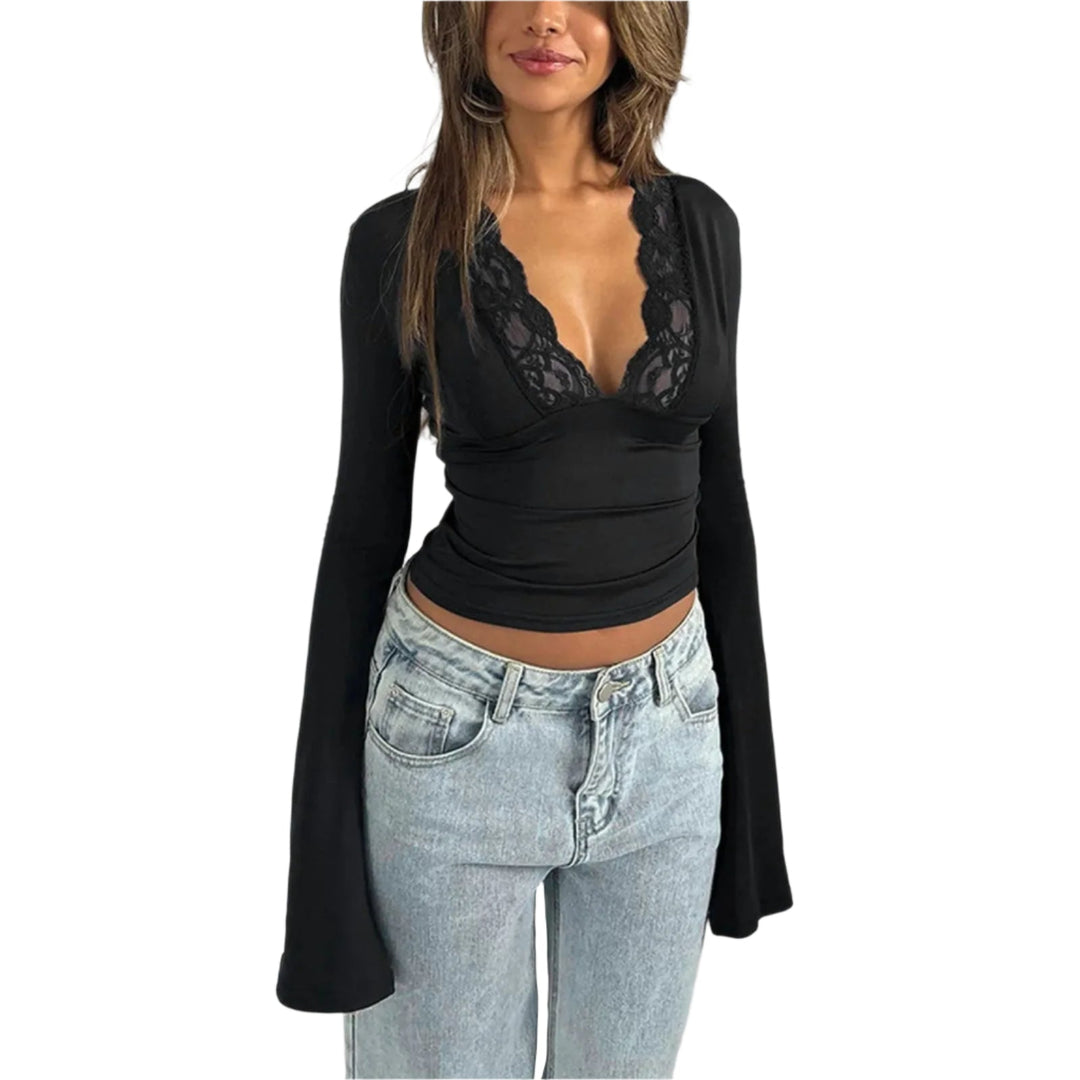 Kvinne blondebluse med tidløs eleganse, slim passform, perfekt som motetopp.