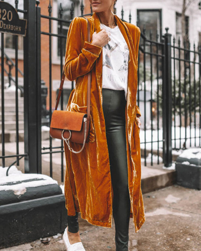 Kvinnecardigan i lang duster-modell, med åpen front for en elegant og komfortabel stil.