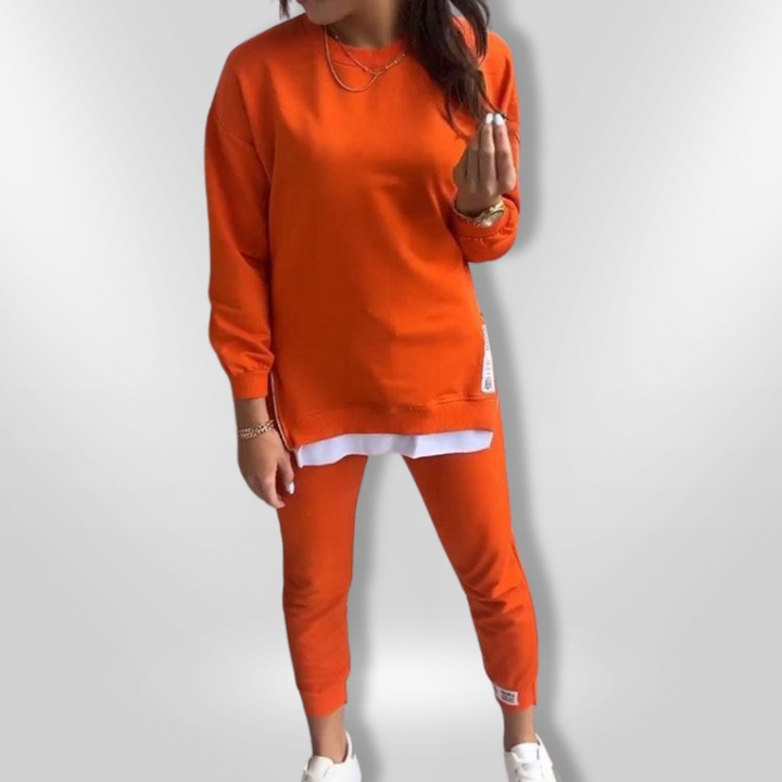 Avslappet og stilrent hjemmeantrekk for kvinner; komfortabel oversized genser og joggebukse sett.