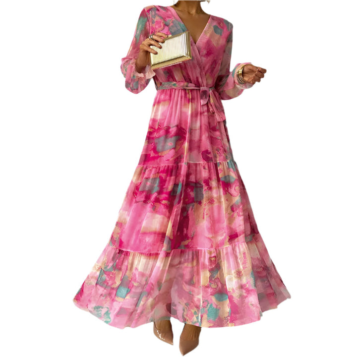 Elegant dame maxikjole med fargerikt blomstertrykk, perfekt for sommerdager og fest. Komfortabel og lett.